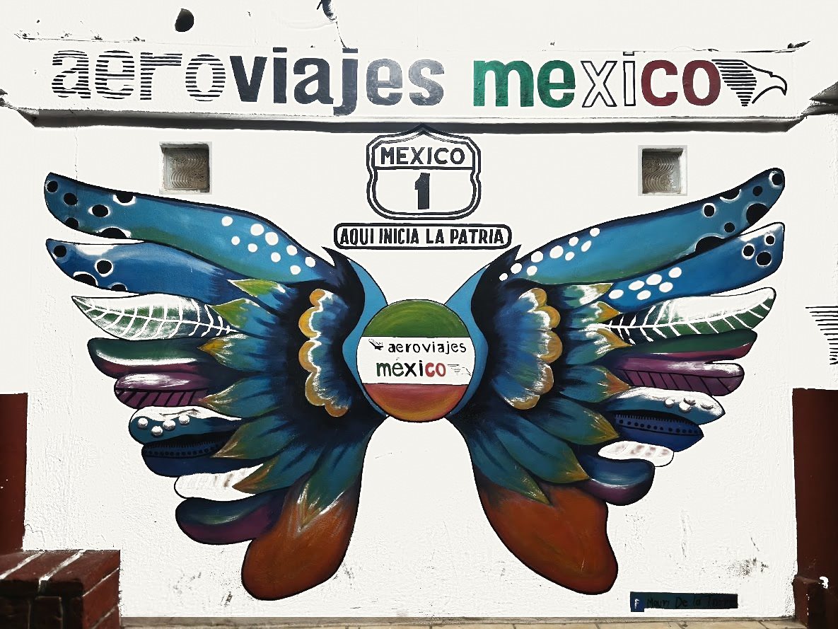 Mural de alas de Aeroviajes México: Aquí inicia la patria